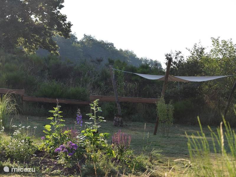 Casa vacacional Francia, Puy-de-Dôme, Gouttières Camping con glamour/Yurta/Tienda safari Bell-tent l'Aigle ( 4 pers )