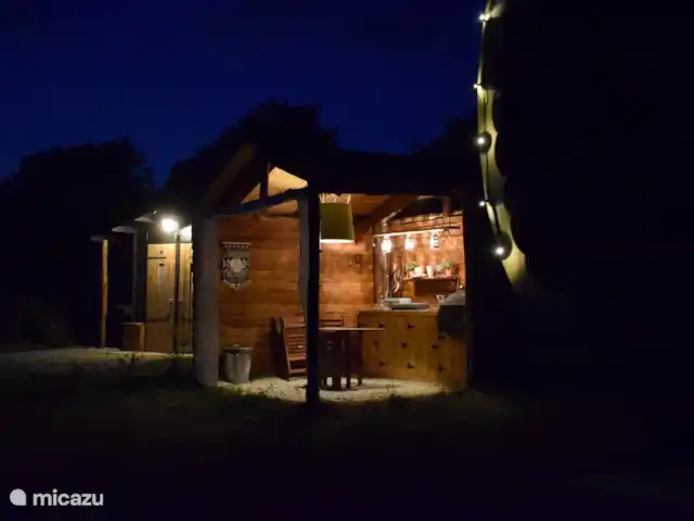 Tente cloche l’Aigle ( 2/4 pers ) | France, Puy-de-Dôme, Gouttières - glamping / tente safari / yourte Ambiance du soir
