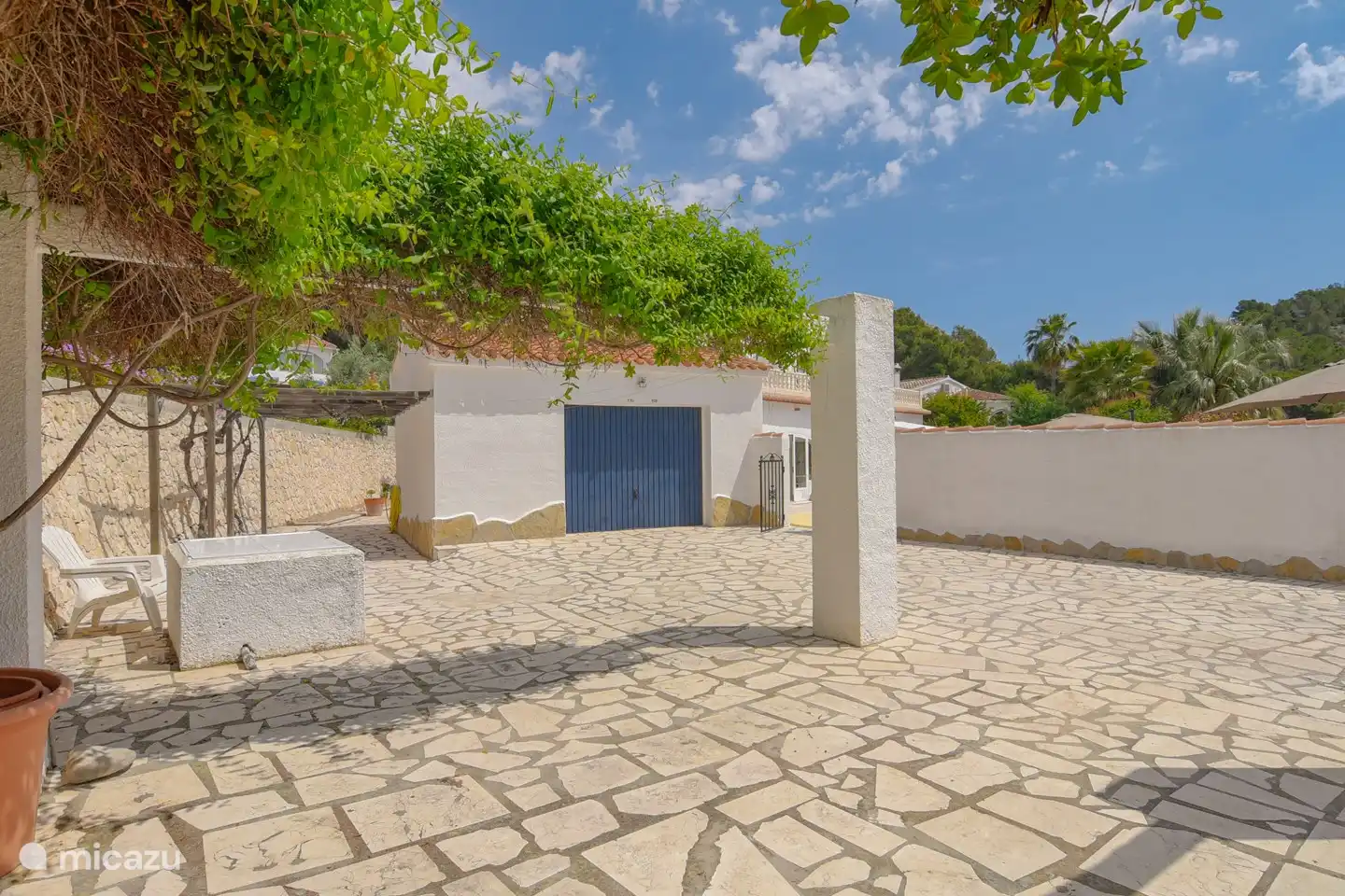 Spacious driveway where two large cars can be parked. A sun screen can be placed between the posts.