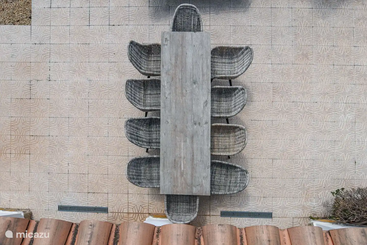 Outdoor table for ten people