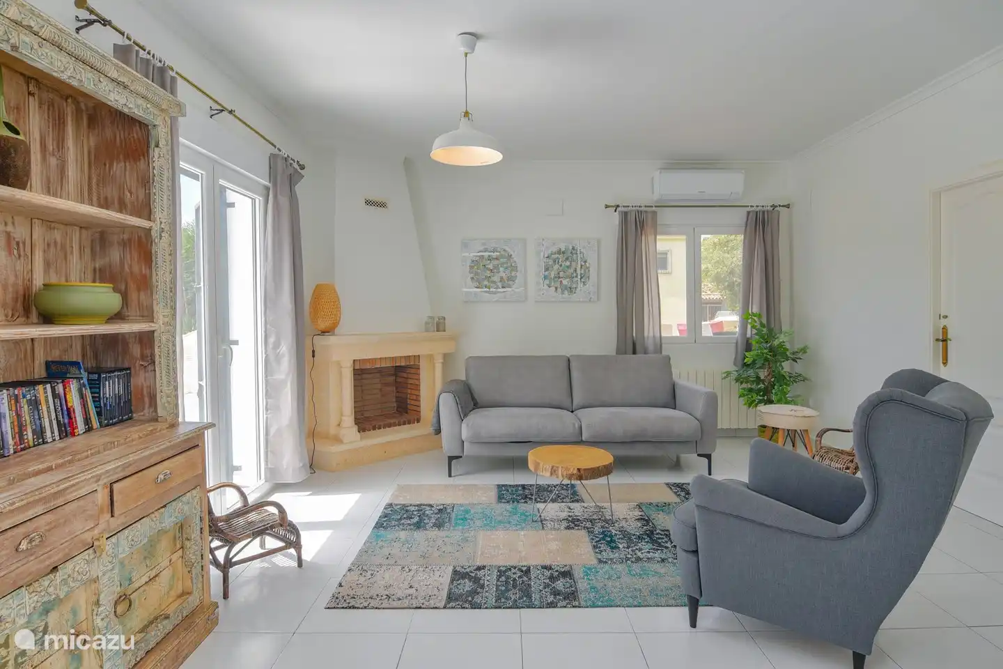 Second living room on the first floor. There is also a sofa bed here. There is a smart TV and internet.