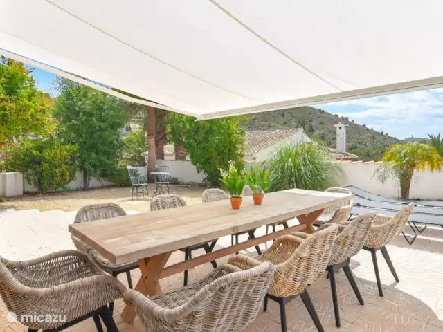 Casa Buenos Tiempos | Espagne, Costa Blanca, Moraira - villa Un auvent de plus de 5 mètres de long.