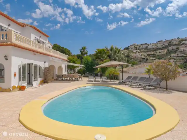 Casa Buenos Tiempos | Espagne, Costa Blanca, Moraira - villa Piscine profonde et spacieuse avec un large escalier confortable.