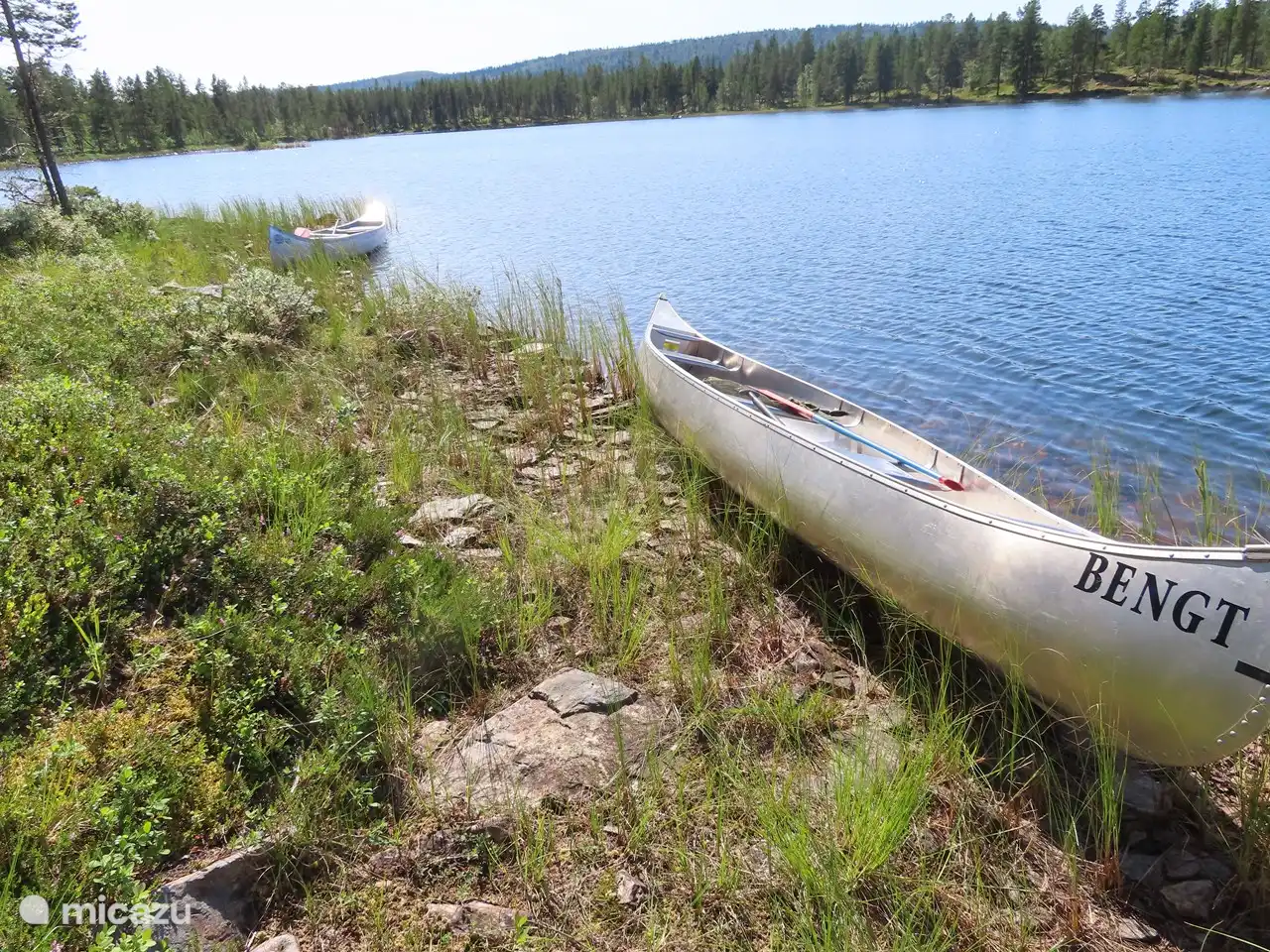 Das vorhandene Kanu kann von unseren Gästen genutzt werden. Der See ist ein toller Ausgangspunkt für eine der schönen Kanurouten.