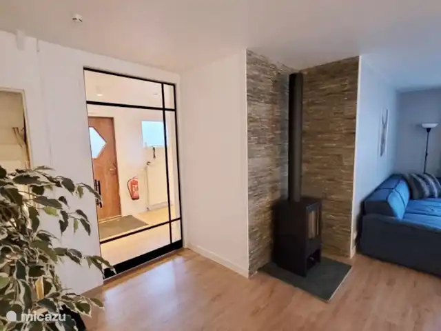 Location de Vacances Suède, Värmland, Nykroppa, maison de vacances - Maison SARAH à plus+service complet Un poêle à bois (dès septembre 2024) entre le séjour et la cuisine ouverte