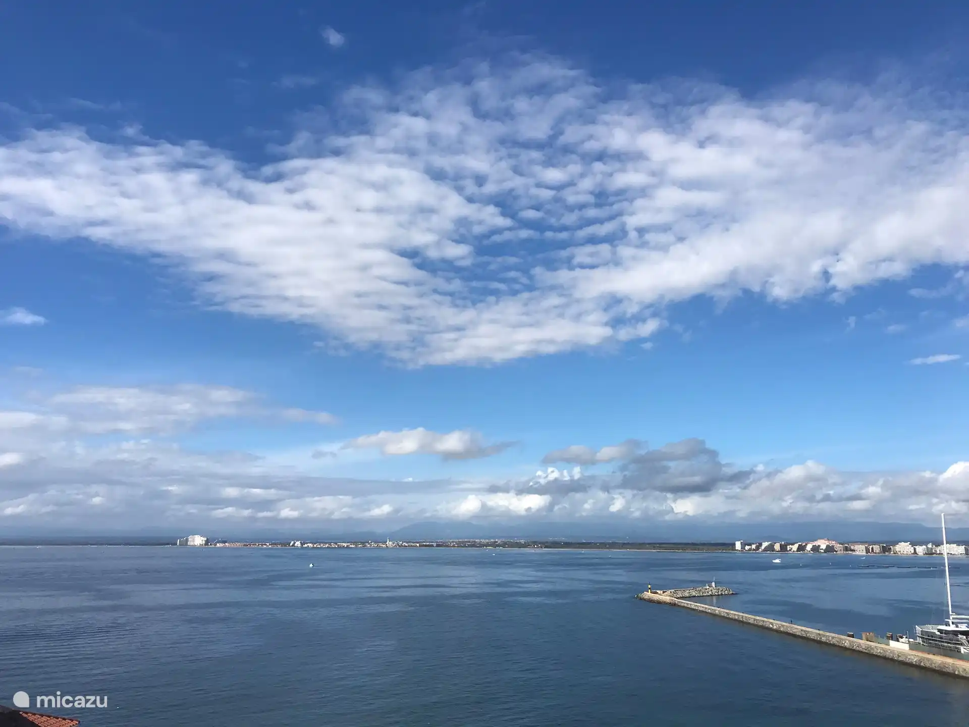 Der Himmel über der Bucht ist für einen Moment nicht derselbe.