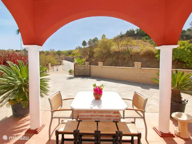 villa en España, Costa del Sol, Comares – villa el deseo ¿No es este el lugar ideal para que los madrugadores tomen un buen desayuno?