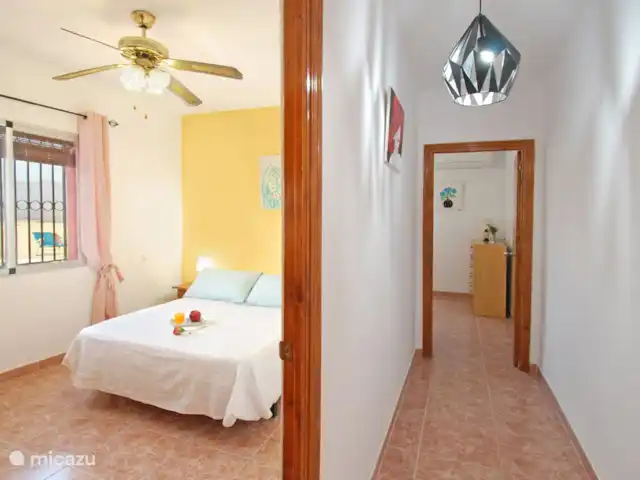 villa en España, Costa del Sol, Comares – villa el deseo Todos los dormitorios tienen ventilador de techo, aire acondicionado y calentador eléctrico para las noches más frías.