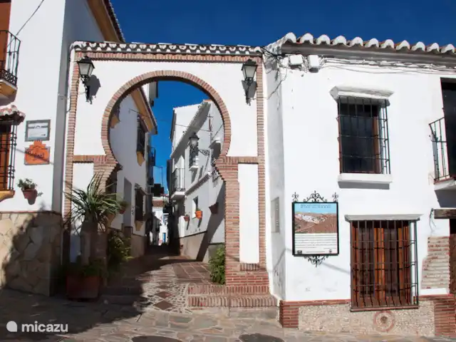 villa en España, Costa del Sol, Comares – villa el deseo Cada callejón tiene rincones y vistas sorprendentes. Sigue los pasos de cerámica y descubre la verdadera vida andaluza.
