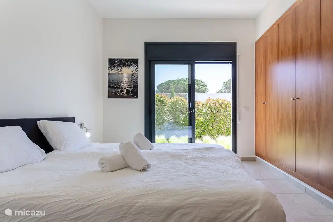 Chambre avec salle de bain attenante