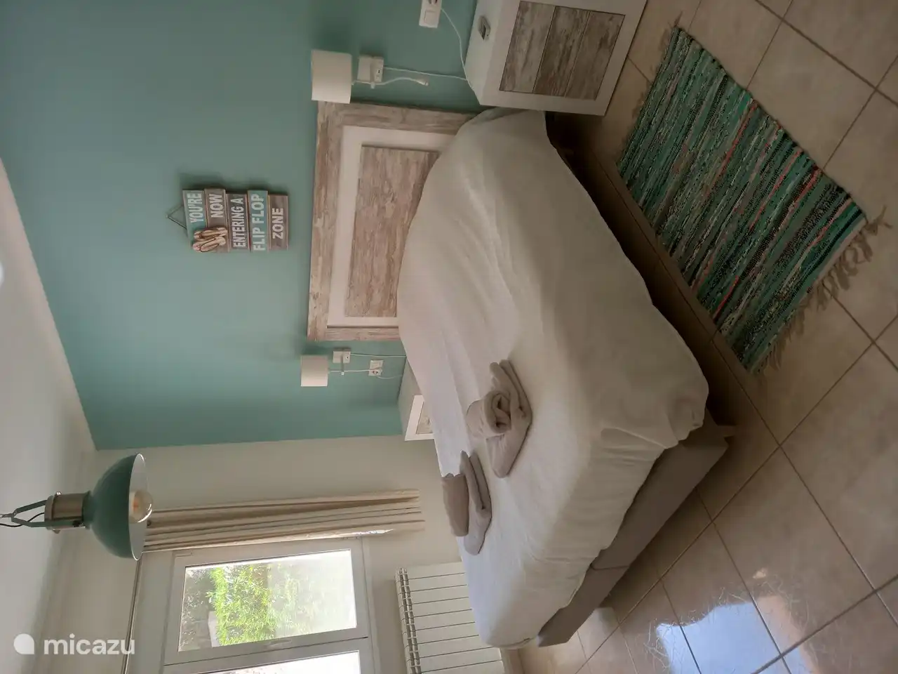 Das zweite Schlafzimmer mit einem Doppelbett (2x Boxspringbett à 80x200 cm) und ebenfalls Einbauschränken.