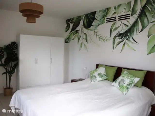 Casa Oleandra en España, Costa Blanca, Moraira - villa El cuarto dormitorio se encuentra en la planta baja. También aquí una espaciosa cama doble (180x210 cm).