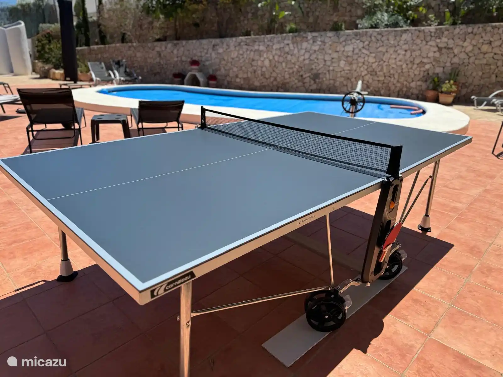 Die Outdoor-Tischtennisplatte