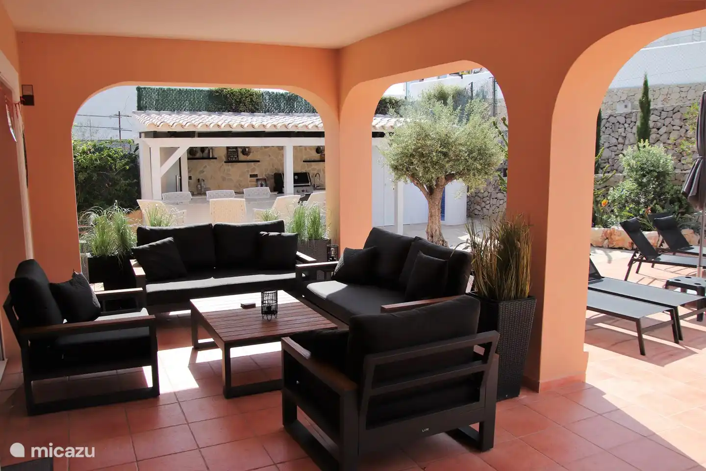 Direkt hinter der Naya befindet sich die Außenküche