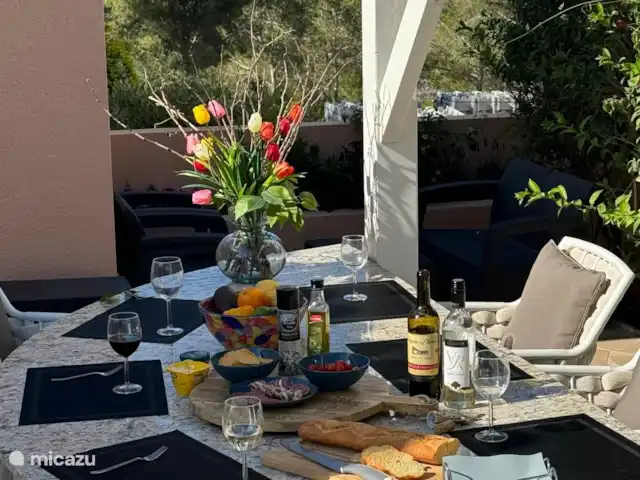 Casa Oleandra en España, Costa Blanca, Moraira - villa Disfrute de una bebida en la barra de la cocina al aire libre