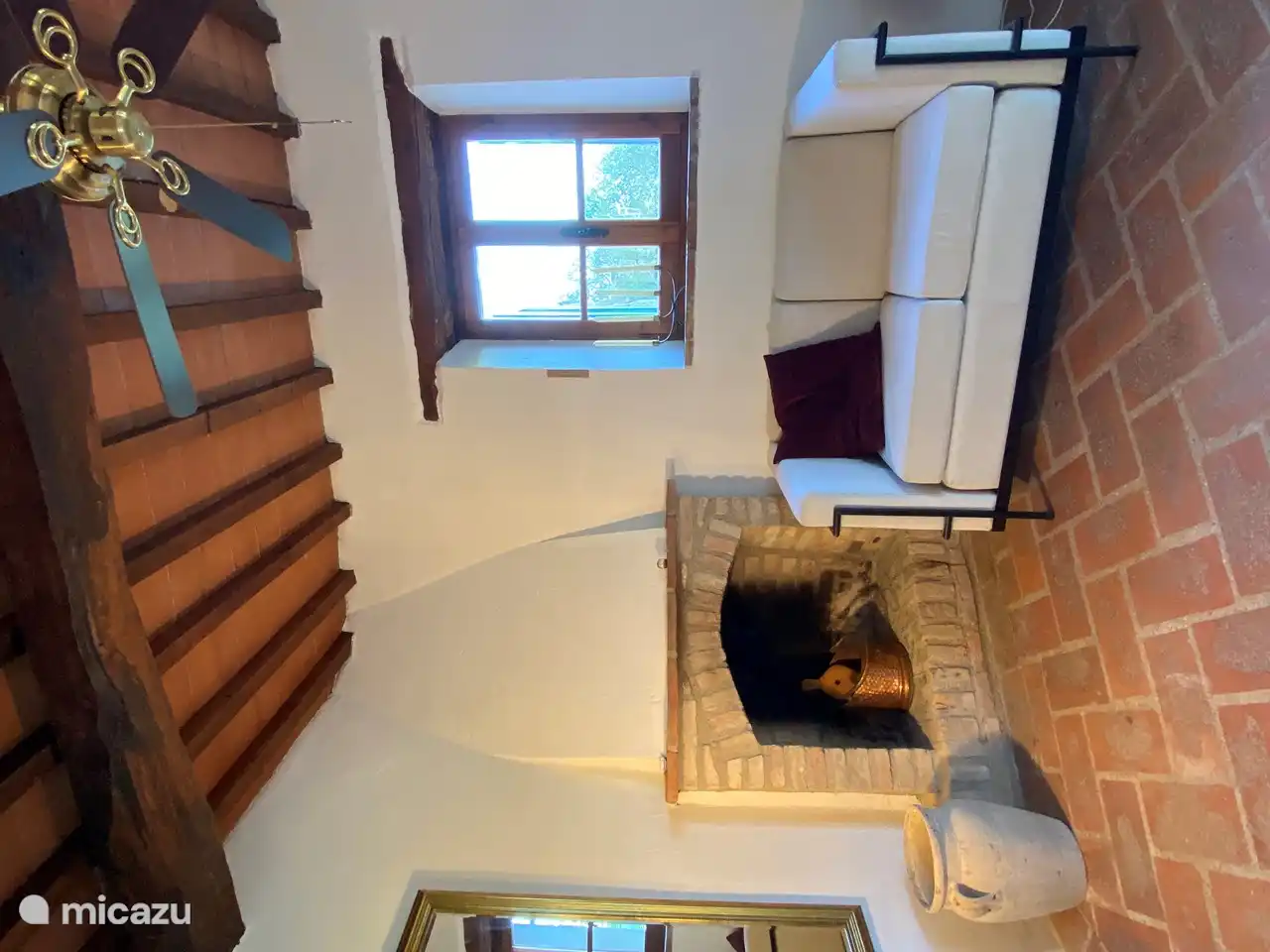 Der Kamin im Wohnzimmer