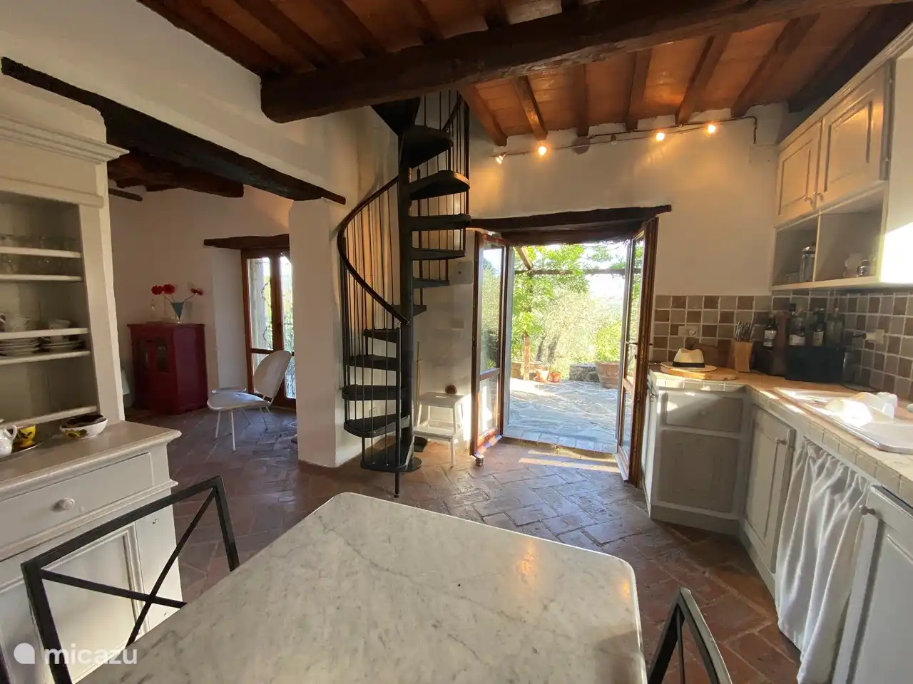 Die Treppe führt Sie zu zwei Schlafzimmern und einem Badezimmer