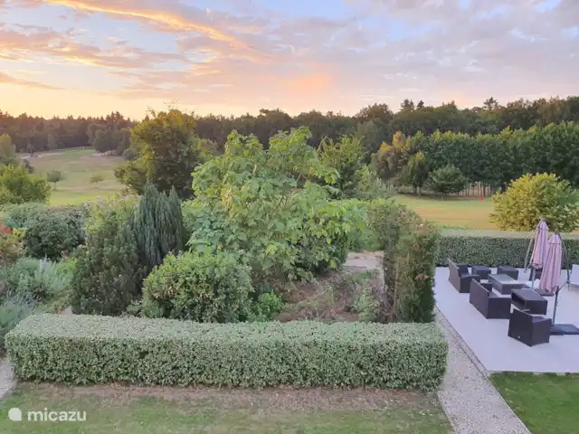 Vakantievilla Fleur de Lys huren in Frankrijk, Charente, Rouzède - villa tuin zicht