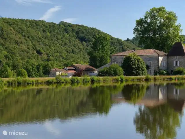 Vakantievilla Fleur de Lys huren in Frankrijk, Charente, Rouzède - villa https://www.lechambon.org/station/
Bijzondere locatie voor natuur sporten, zoals wandelen, trail running, Nordic walking, fietsen, VTT, Geocaching, pony rijden, klimmen, kayakken, avonturen park, boogschieten, speleologie en nog veel meer