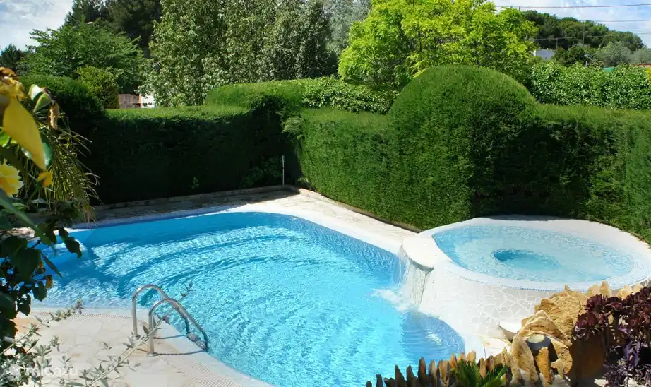 Swimming pool and jacuzzi