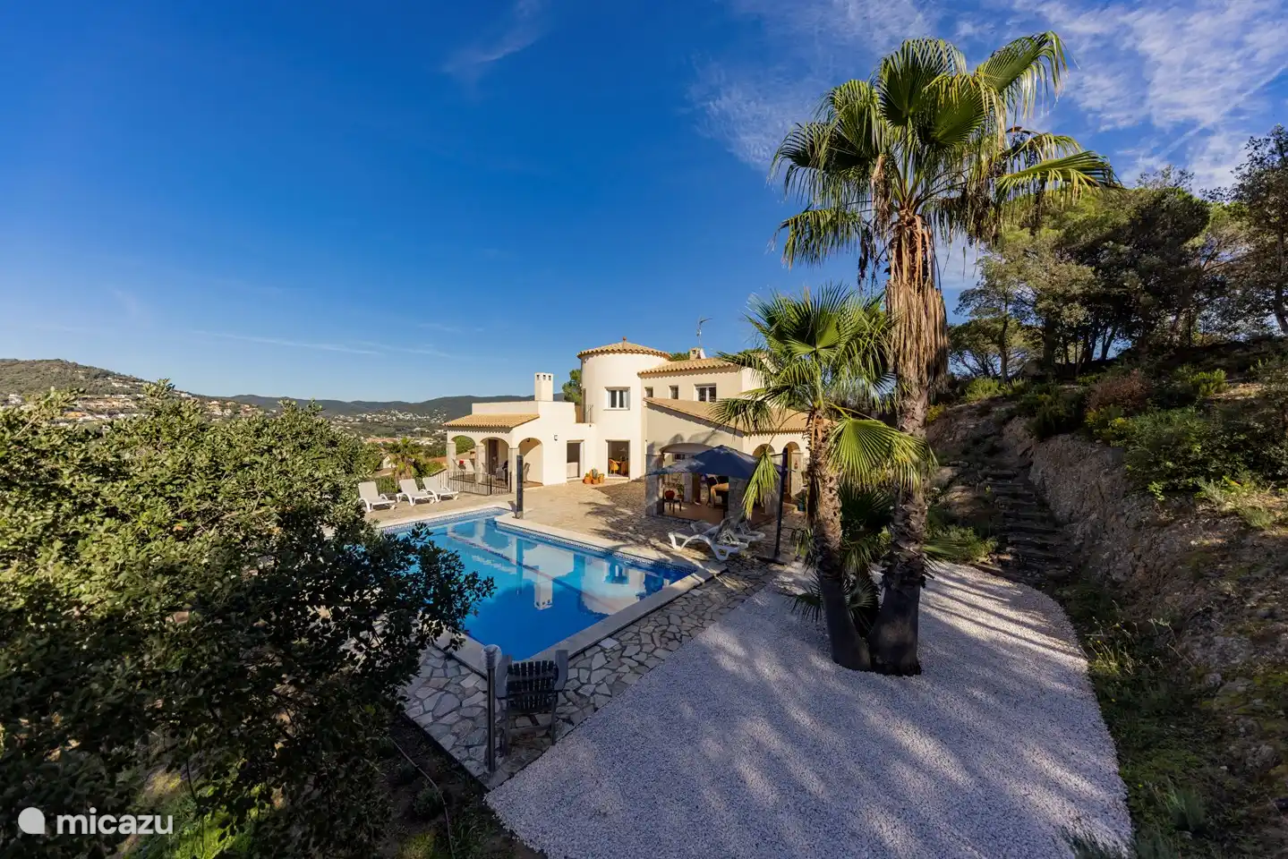 du jardin une belle vue sur la villa