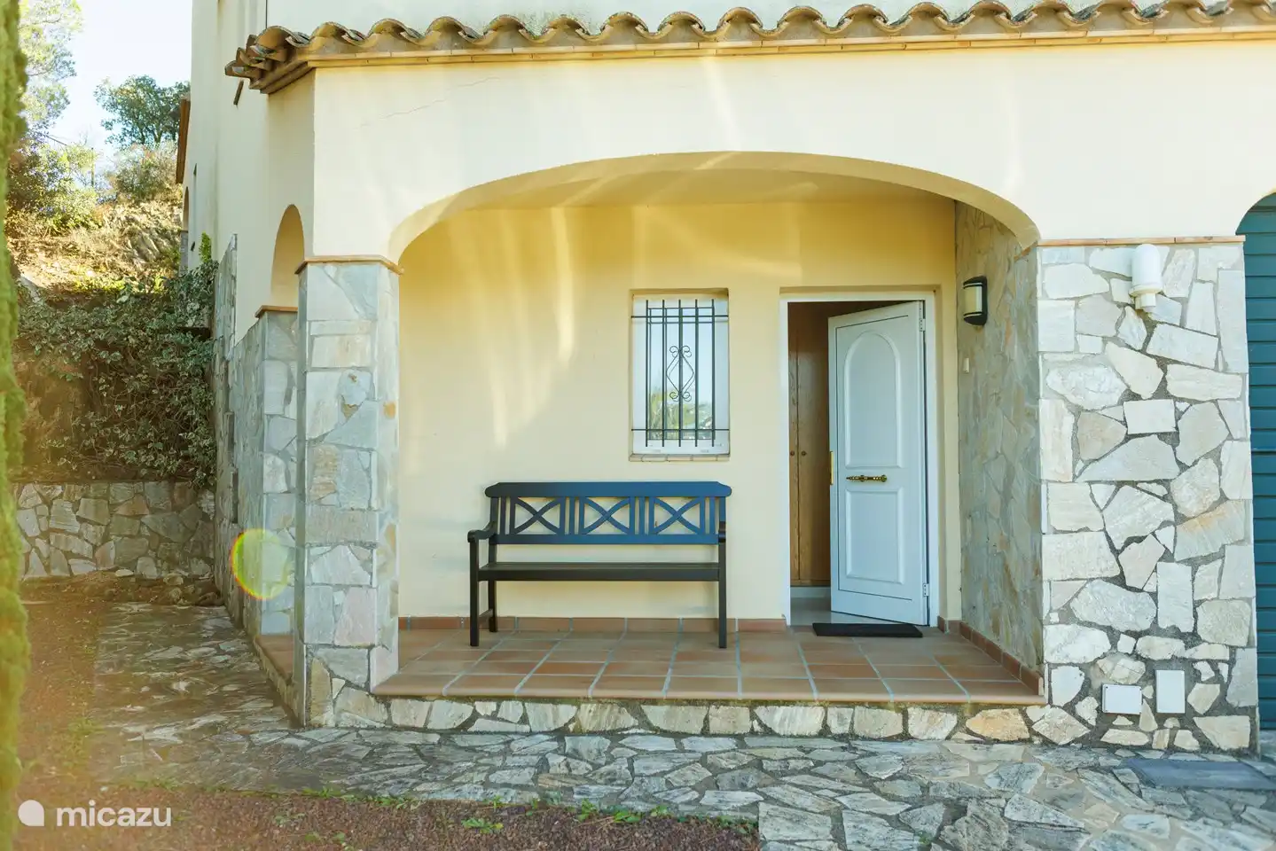 l'entrée de la villa