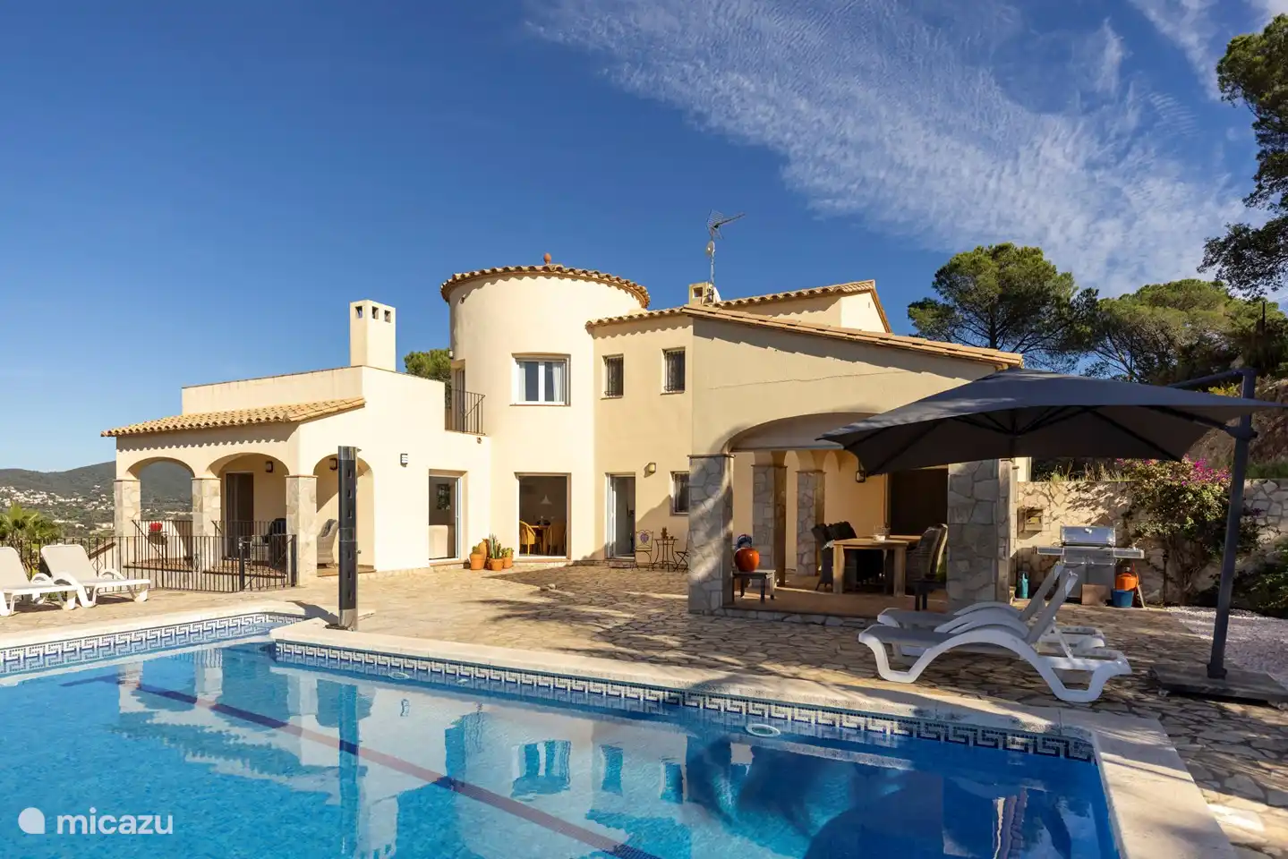 beaucoup d'intimité à la piscine