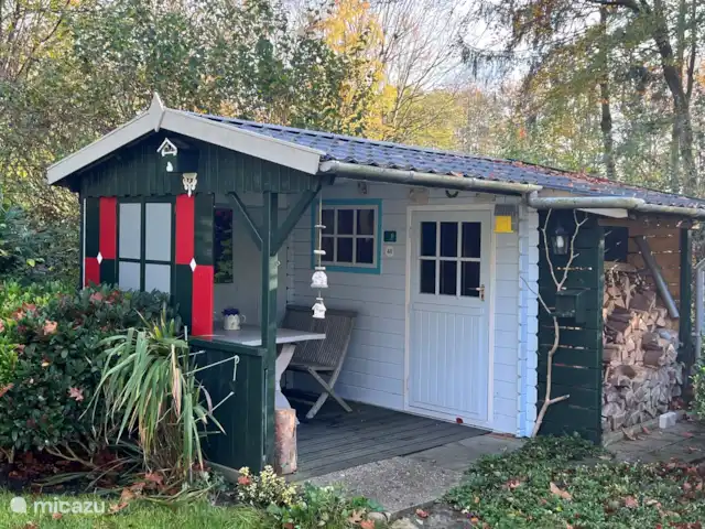 Maison de plain-pied 48 | Pays-Bas, Drenthe, Exloo - bungalow Abri de jardin pour se détendre avec volets fermés.