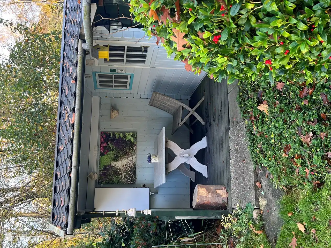 With nice weather you can also have a delicious breakfast and relax with a glass of wine under the roof of the garden house