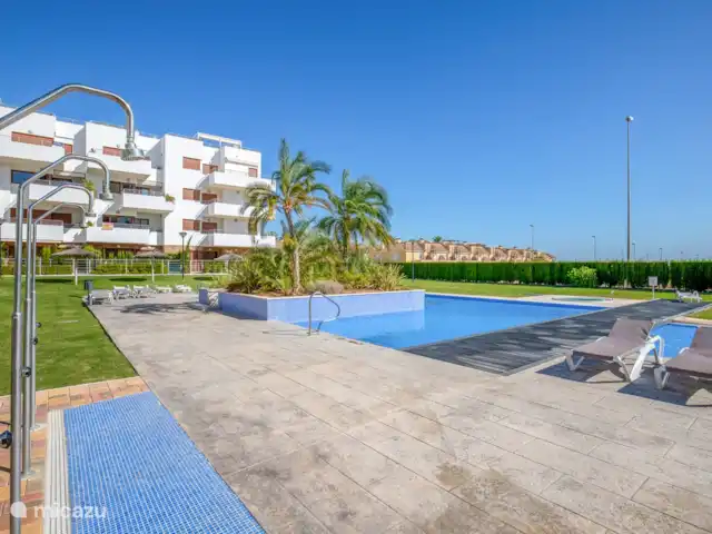 Terrazas de Campoamor huren in Spanje, Costa Blanca, Orihuela Costa - appartement Groot gemeenschappelijk zwembad in een prachtige tuin met ligstoelen en parasols