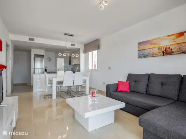 Terrazas de Campoamor huren in Spanje, Costa Blanca, Orihuela Costa - appartement Grote woonkamer en volledig uitgeruste keuken.  Airconditioning en verwarming in het hele appartement