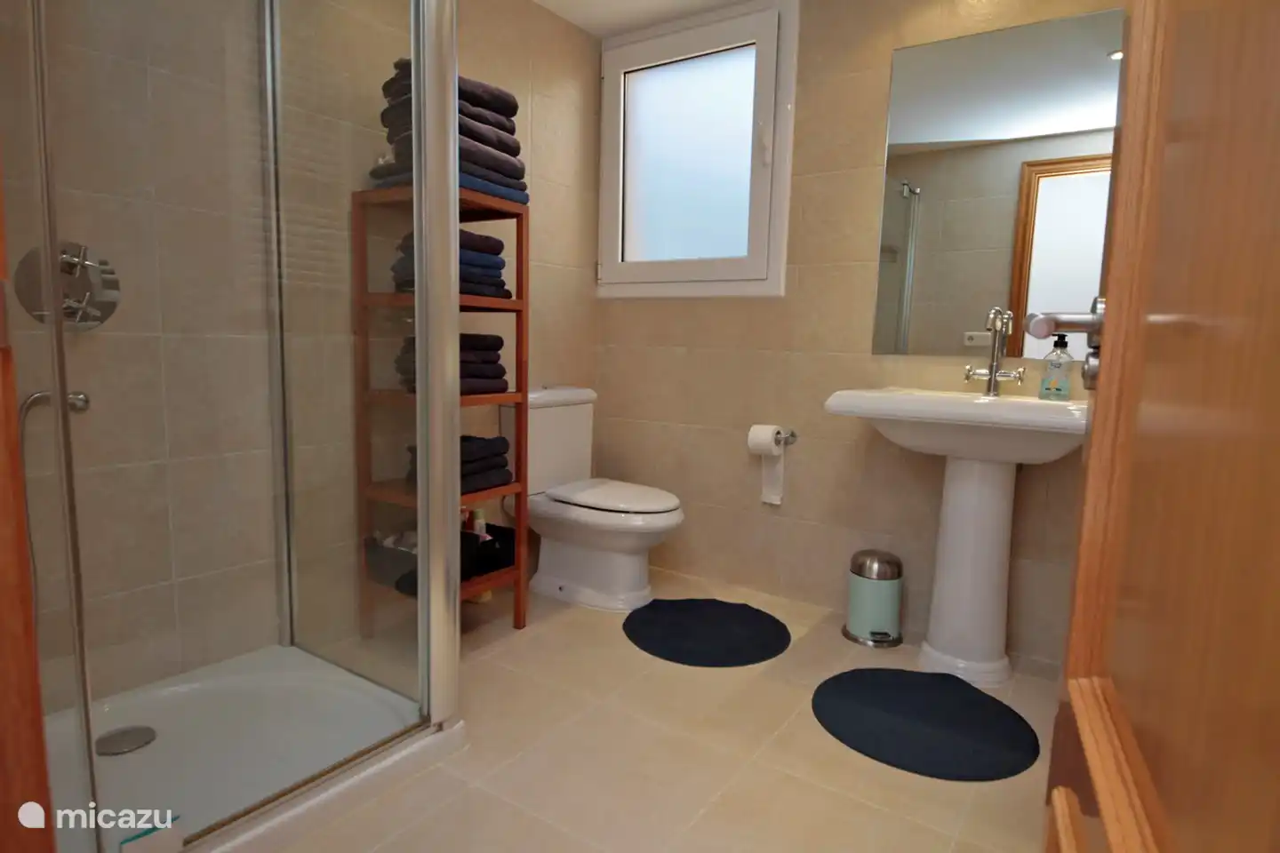 2/4 bathroom main floor