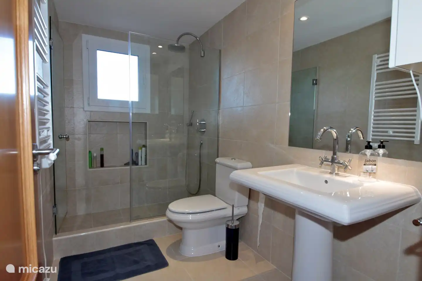 3/4 en-suite bathroom of double bedroom 1st floor (between floor)