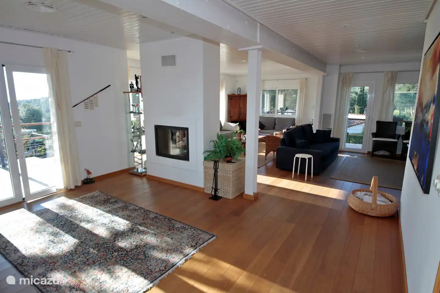 very pleasant large living room