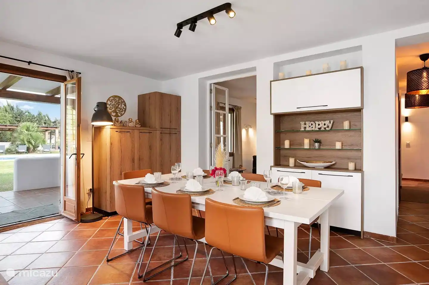 salle à manger : table à rallonge 10 personnes climatisation