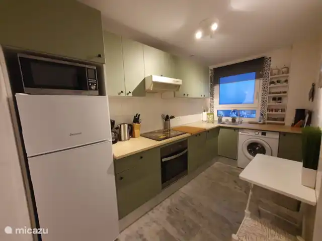 Location de Vacances Espagne, Costa del Sol, Torrox-Costa, appartement - Casa Alegria Cuisine avec micro-ondes, réfrigérateur et lave-linge