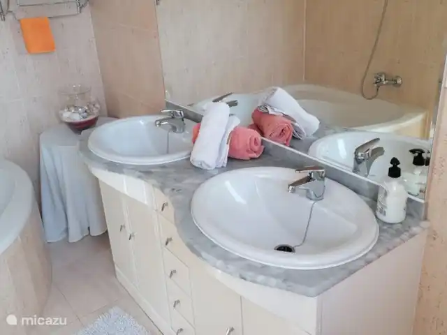 Villa Luna en La Marina en España, Costa Blanca, La Marina - villa Doble lavabo e inodoro