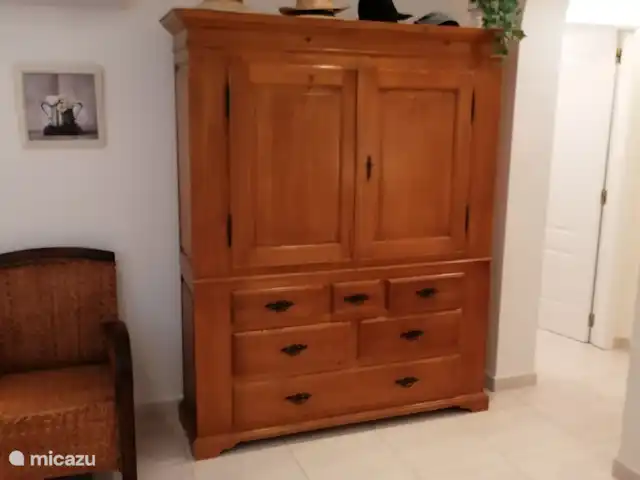 Villa Luna en La Marina en España, Costa Blanca, La Marina - villa Mueble bar con copas de vino, champán y copas de cóctel