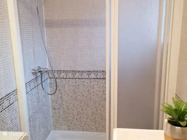 Villa Luna en La Marina en España, Costa Blanca, La Marina - villa Ducha en el baño pequeño.