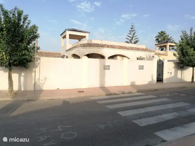 Villa Luna en La Marina en España, Costa Blanca, La Marina - villa Totalmente amurallado