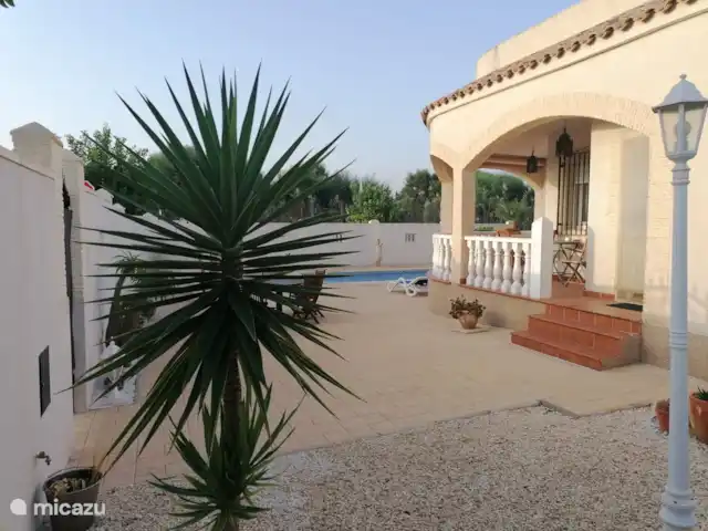 Villa Luna en La Marina en España, Costa Blanca, La Marina - villa Terraza exterior alicatada