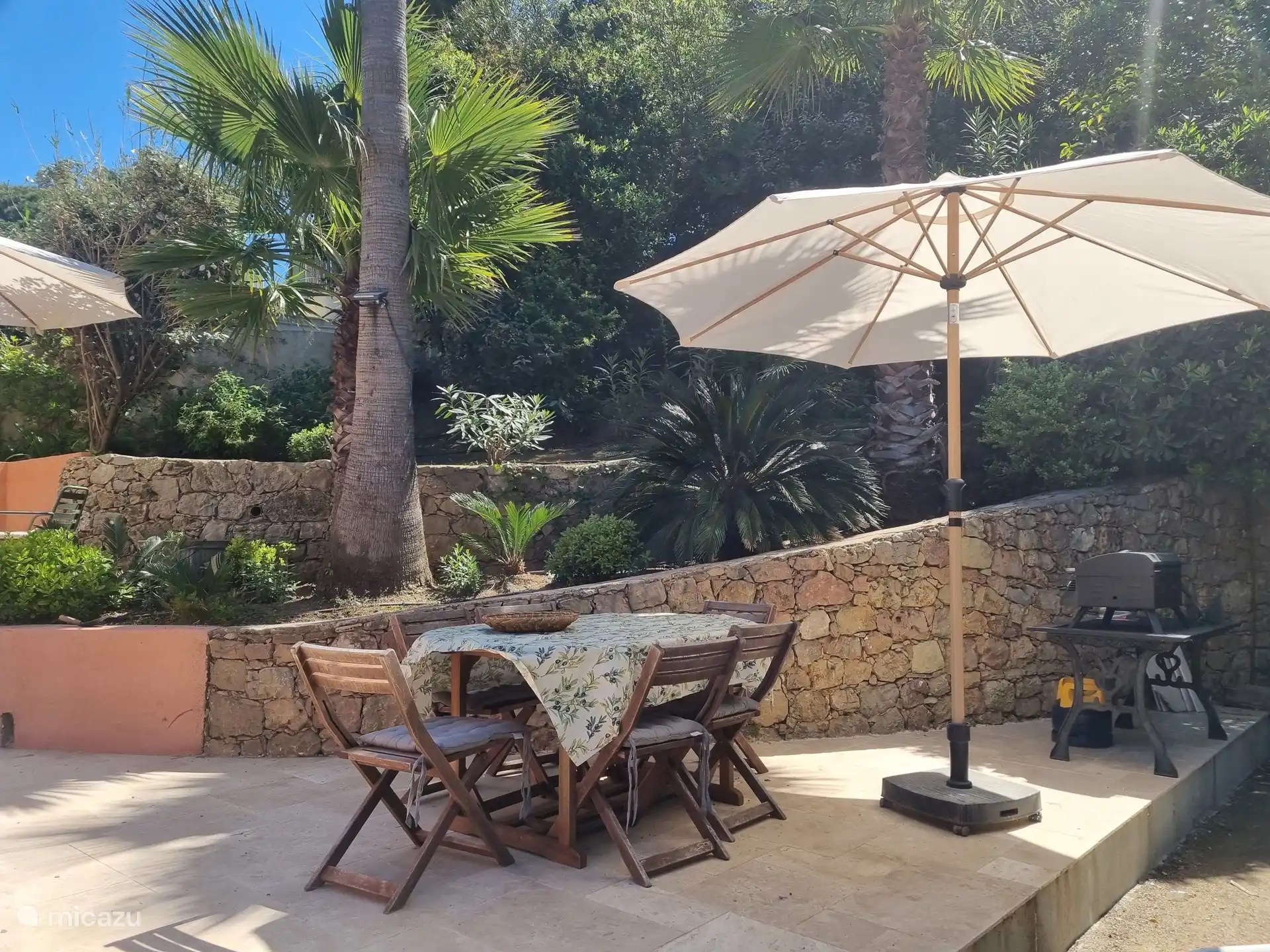 Terraza en la corte de petanca