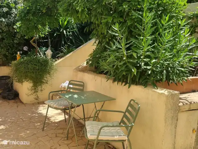 Maison Cocorico vista sin obstáculos en Francia, Costa Azul, Cogolin - casa vacacional Terraza en el lado sur cerca de la sala de estar