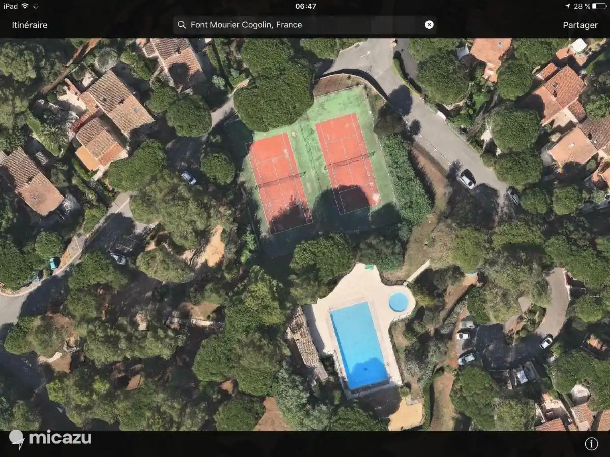 Schwimmbad mit Kinderbecken und Tennisplätze auf der Domäne