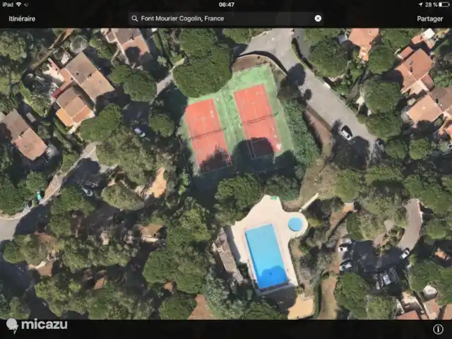 Maison Cocorico vista sin obstáculos en Francia, Costa Azul, Cogolin - casa vacacional piscina con piscina para niños y canchas de tenis en el dominio