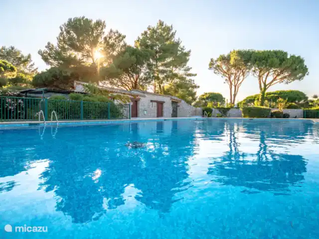 Maison Cocorico vista sin obstáculos en Francia, Costa Azul, Cogolin - casa vacacional Piscina en el dominio