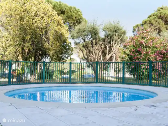 Maison Cocorico vista sin obstáculos en Francia, Costa Azul, Cogolin - casa vacacional piscina infantil en el dominio