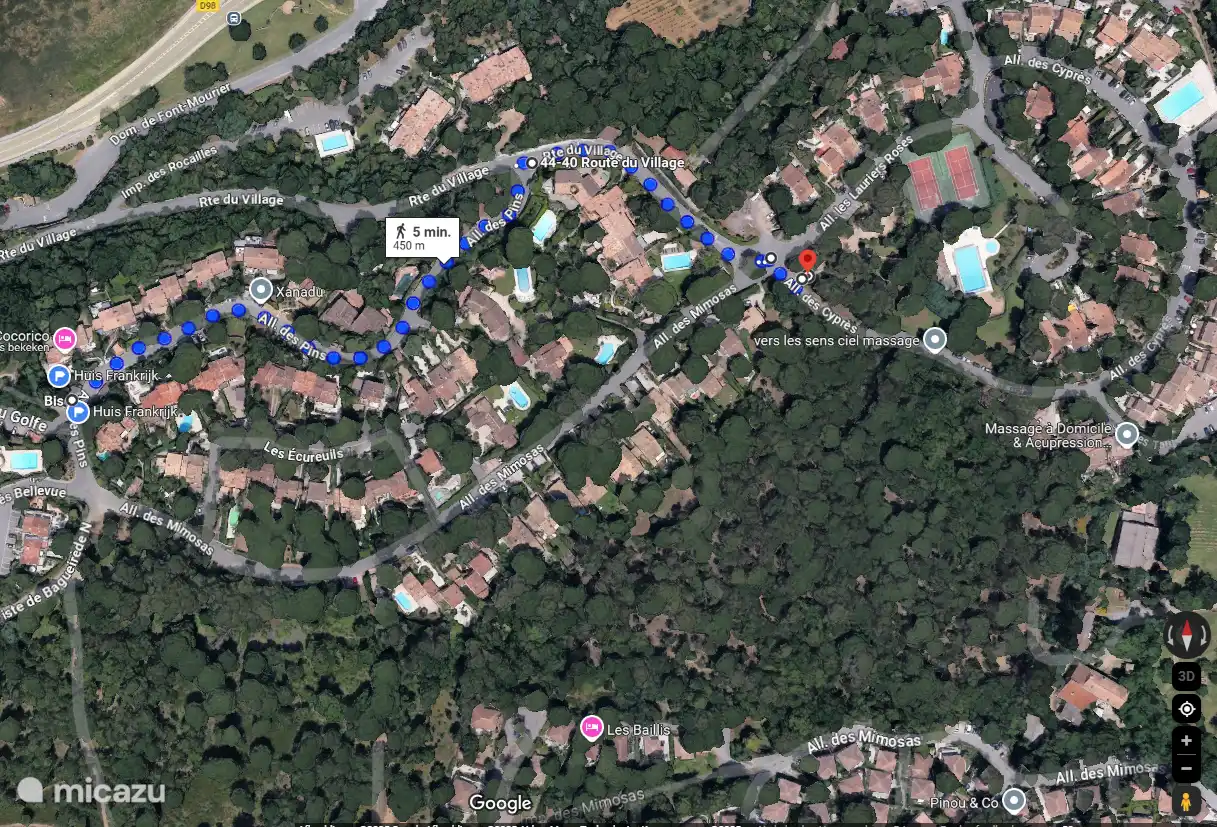 Der Fußweg zum ersten Schwimmbad und den Tennisplätzen kann über die Allee des Pins (5 Minuten) oder die Allee des Mimosas erfolgen.