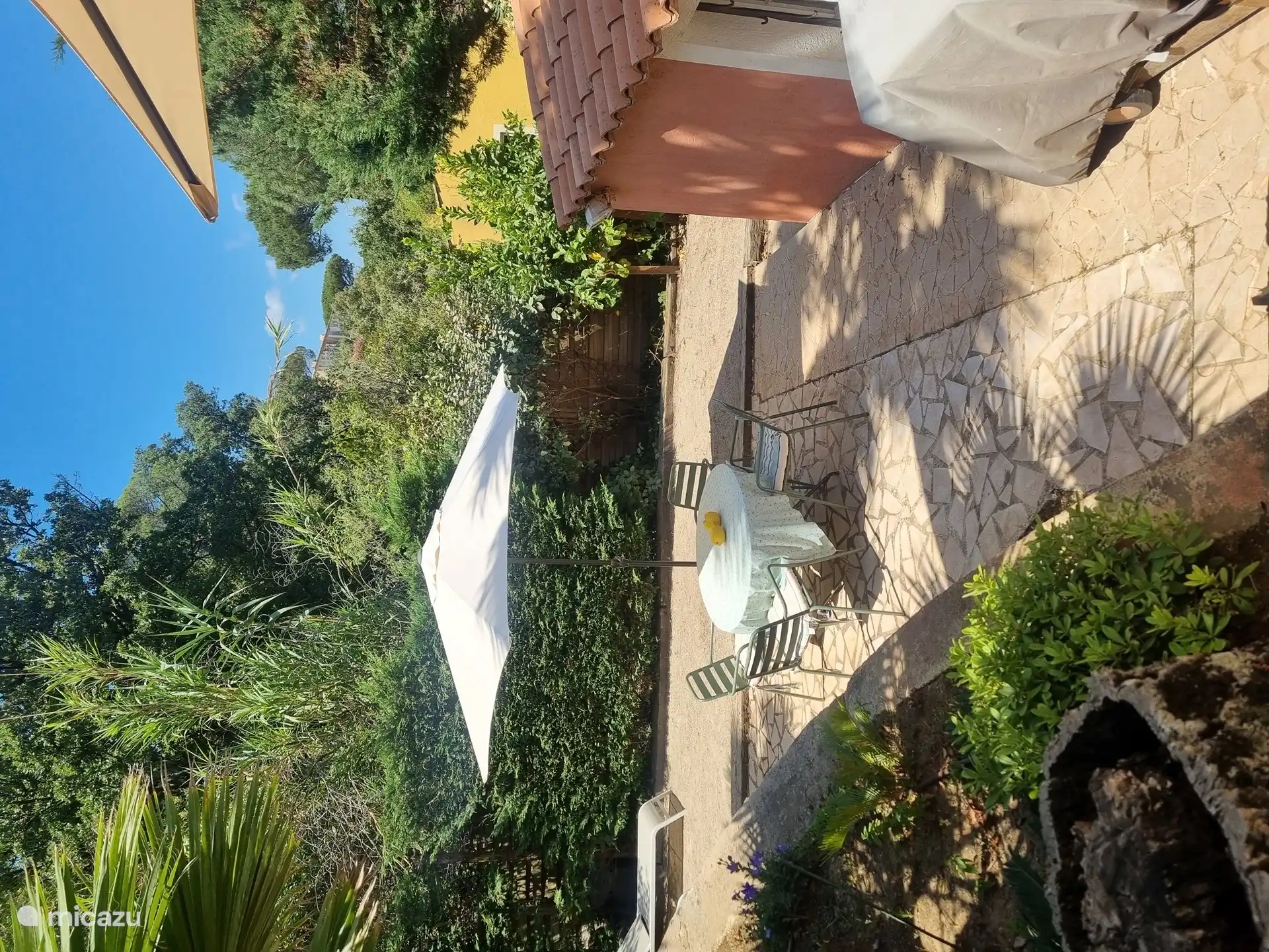 Untere Terrasse auf der Südseite