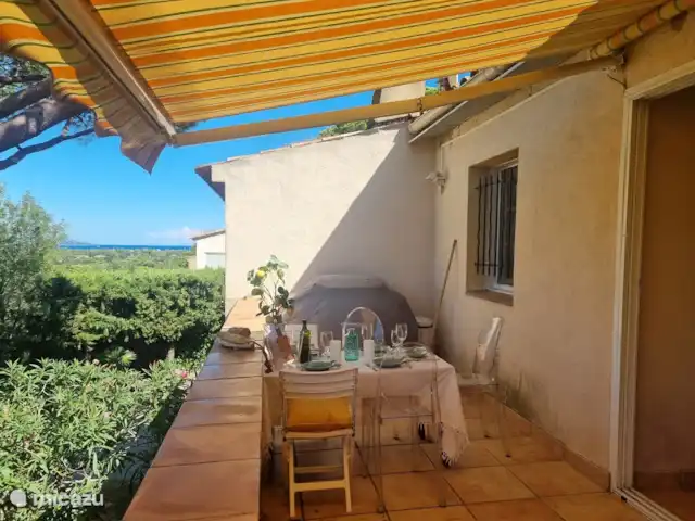 Maison Cocorico vista sin obstáculos en Francia, Costa Azul, Cogolin - casa vacacional Una vista que nunca se vuelve aburrida